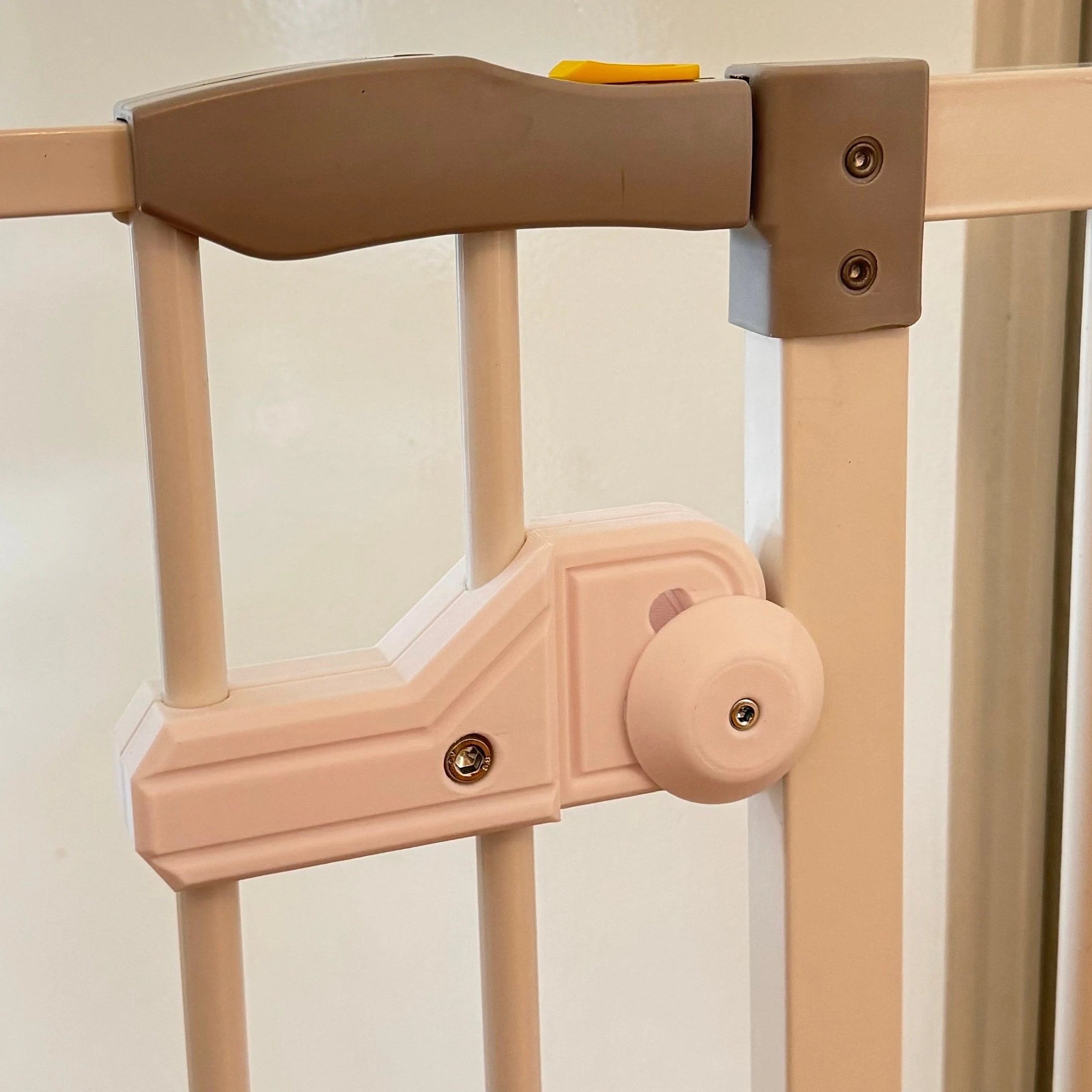 Zusatzverriegelung für Hauck Schutzgitter – Kindersicherung, 3D-gedruckt, farbig kombinierbar —NUR FÜR HAUCK—